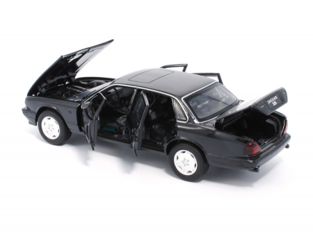 Masini de strada - Macheta auto Jaguar XJ6 negru, lumini, sunet, directie activa, 1:32 Tayumo