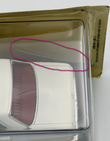 Macheta Auto Mercedes-Benz W115 200D 1968 Alb – Scara 1:24, Vitrina Plexiglas Outlet [1]