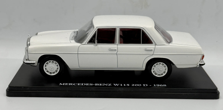 Macheta Auto Mercedes-Benz W115 200D 1968 Alb – Scara 1:24, Vitrina Plexiglas Outlet [3]