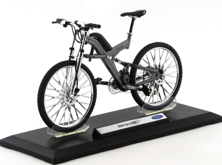 Machete Motociclete si Biciclete - Macheta bicicleta BMW Q6.S XTR 1:10 Welly, model colectie premium, cu postament