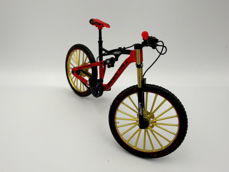 Macheta Bicicleta Mountain Bike Down Hill 1:10 Rosie Golden Wheel 06C – Miniatura Bicicleta cu Parti Mobile [1]