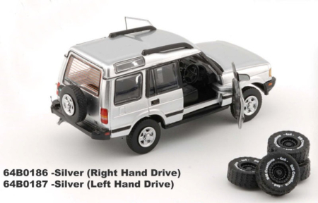 MACHETE AUTO - Macheta Land Rover Discovery 1 1998 argintiu, scara 1:64 – BM Creations cu roti off-road suplimentare