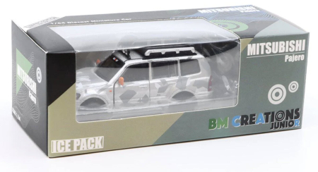 Macheta Mitsubishi Pajero 2001 3rd Gen Ice Pack RHD 1:64 BM Creations, SUV colectie cu usi fata functionale si set anvelope [2]