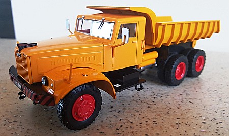 MACHETE AUTO - Macheta Camion bena basculanta KrAz 256, 1:43