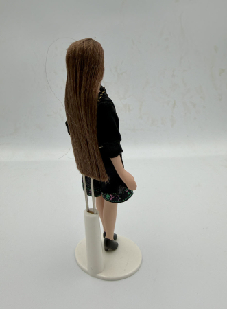 Papusa din portelan cu par lung - miniatura casute de papusi [2]