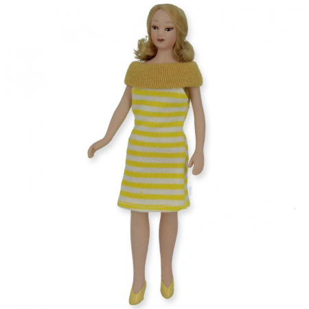 Accesorii si Materiale pentru Casuta Papusi - Papusa din portelan cu rochie galbena, miniatura la scara 1:12 casute de papusi