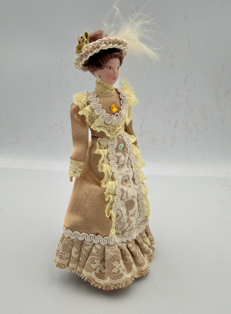 Papusa din portelan scara 1/12 cu rochie crem de epoca, palarie si suport [2]