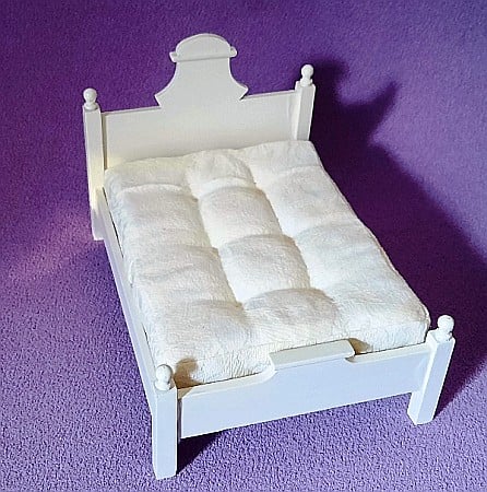 DORMITOR - mobilier si accesorii miniaturi papusi - Pat matrimonial cu saltea