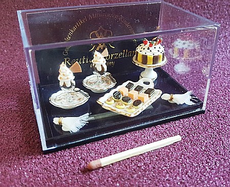 Accesorii si cadouri din portelan deluxe cu Aur 24 K - Set desert Royal portelan DELUXE aur 24k - miniatura colectionari papusi