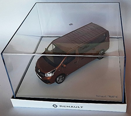 Masini de strada - Renault Trafic maro, macheta auto scara 1/43 Norev
