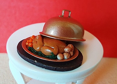 Bacanie, mancare si desert miniaturi casuta papusi - Curcan la tava cu legume - miniatura papusi