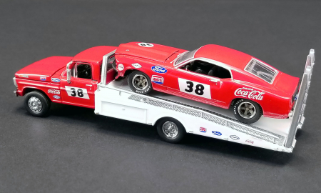 Set masinute ACME Diecast, 1969 Trans Am Mustang & Ford F-350 Ramp Truck Allan Moffat Racing #38 scara1/64 [1]