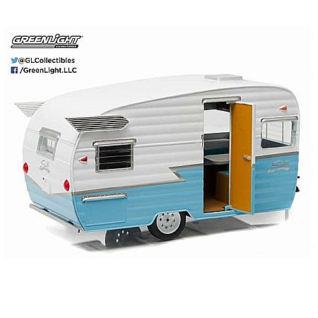 Masini de strada - SHASTA AIRFLYTE 1961 albastru/alb MACHETA RULOTA SCARA 1/24 GREENLIGHT