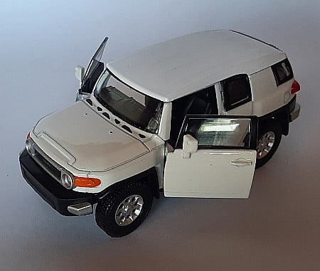 Masini de strada - Toyota FJ Cruiser ,macheta auto scara 1/34 - 1/39 Welly