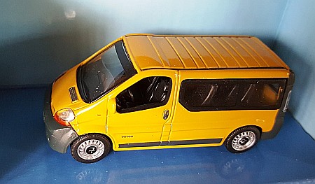 MACHETE AUTO - Macheta Renault Trafic persoane galben Scara 1:72 Cararama