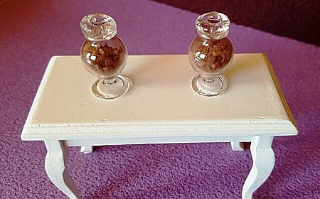 BUCATARIE - mobila, vase, ustensile, mancare, aparatura miniaturi papusi - Set 2 vase din sticla cu bomboane - miniaturi colectionari 1:12