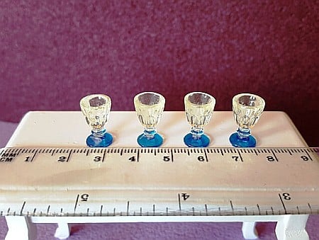 BUCATARIE - mobila, vase, ustensile, mancare, aparatura miniaturi papusi - Set 4 pahare cu picior albastru - miniaturi 1:12