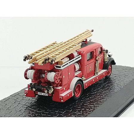 Macheta Pompieri Volvo B11: Pregatita de Interventie, scara 1:72, Atlas [6]