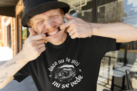 Tricouri Streetwear – Cultura urbană într-un design autentic | Hypewear.ro - Tricou „Dacă nu te uiți, nu se vede” – Tricou Funny Negru Damă și Unisex | Hypewear