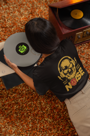 Tricouri Streetwear – Cultura urbană într-un design autentic | Hypewear.ro - tricou-noise-maker-skull-headphones-anarchy-design-negru