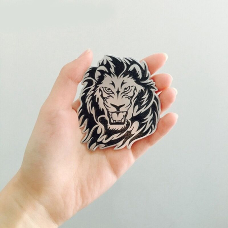 Ornamente Exterior - Emblema auto model "LION", reliefata 3D, dimensiune 6 x 7 cm