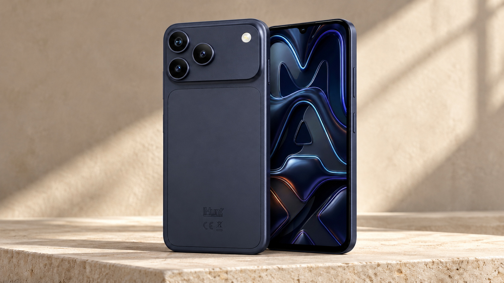 iHunt MAX Midnight Blue, față și spate, pe un soclu de piatră deschisă