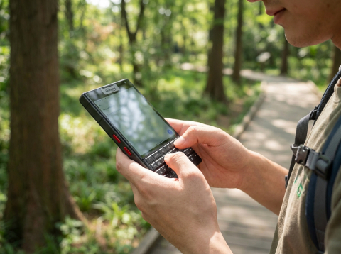 Unihertz Titan 2, 5G, Tastatura QWERTY, Display Touchscreen 4.5" + 2", Dimensity 7300, 12GB RAM, 512GB, NFC, 5050mAh, Android 16 [8]