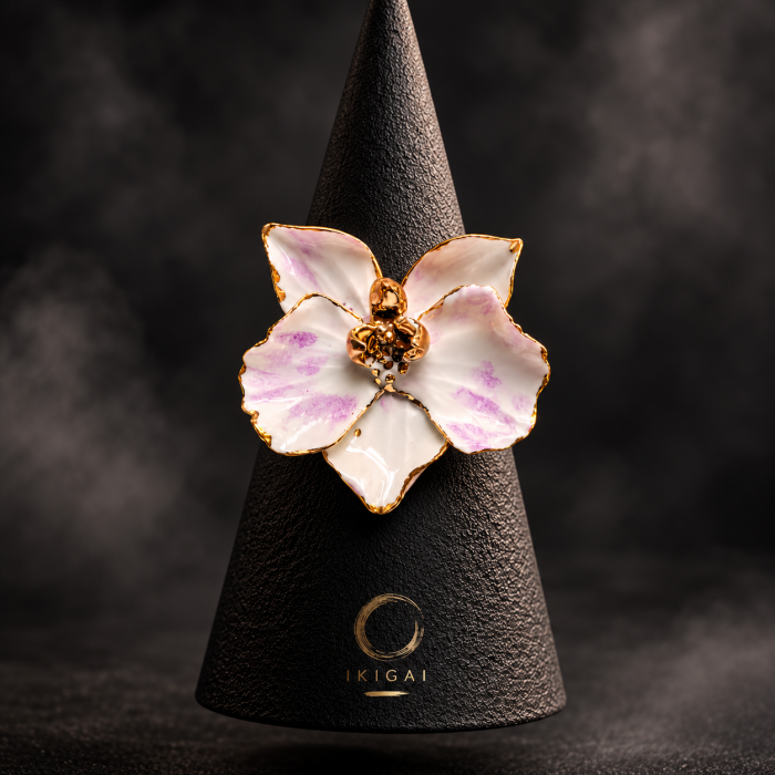 Orchis Lumen – Broșă din porțelan cu aur | Ikigai Ceramic [4]