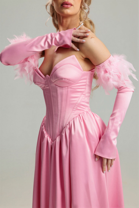 rochie din satin roz cu corset manusi si pene [2]