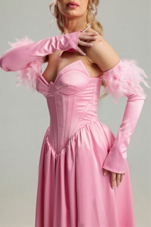 rochie din satin roz cu corset manusi si pene [1]
