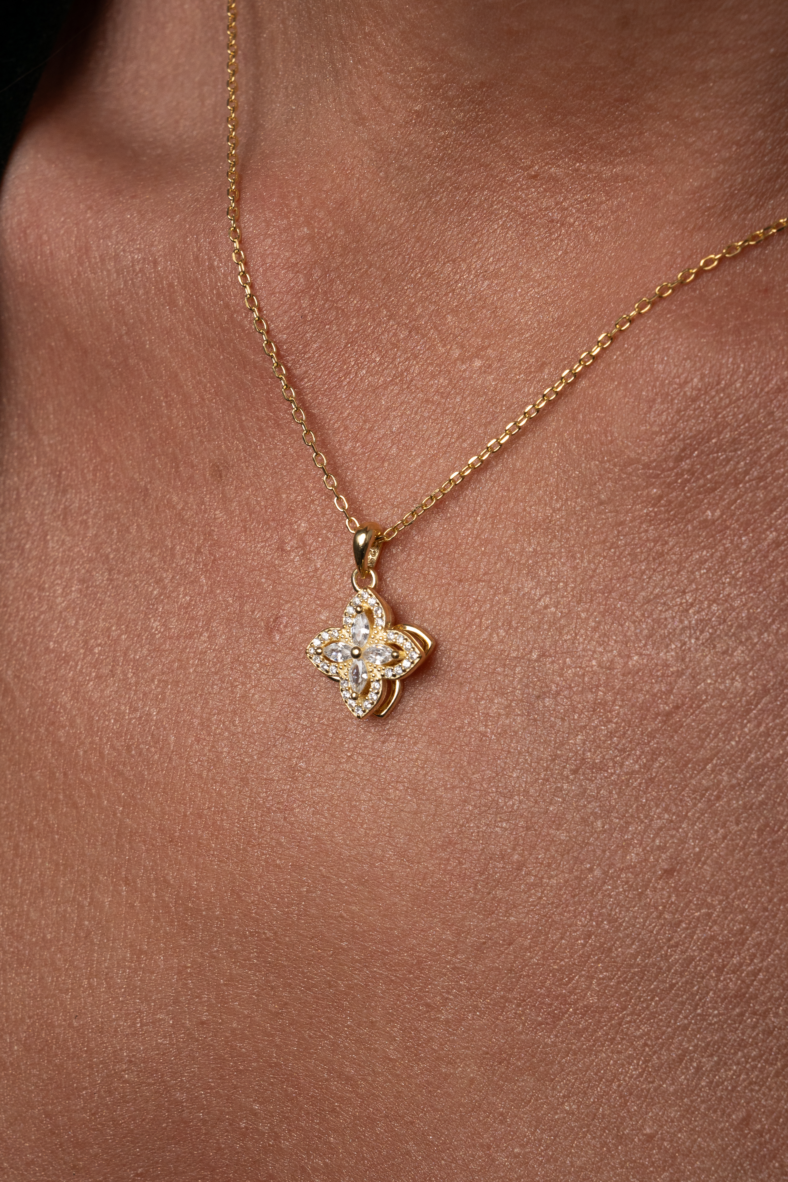 Colier Bloom Motion [2]