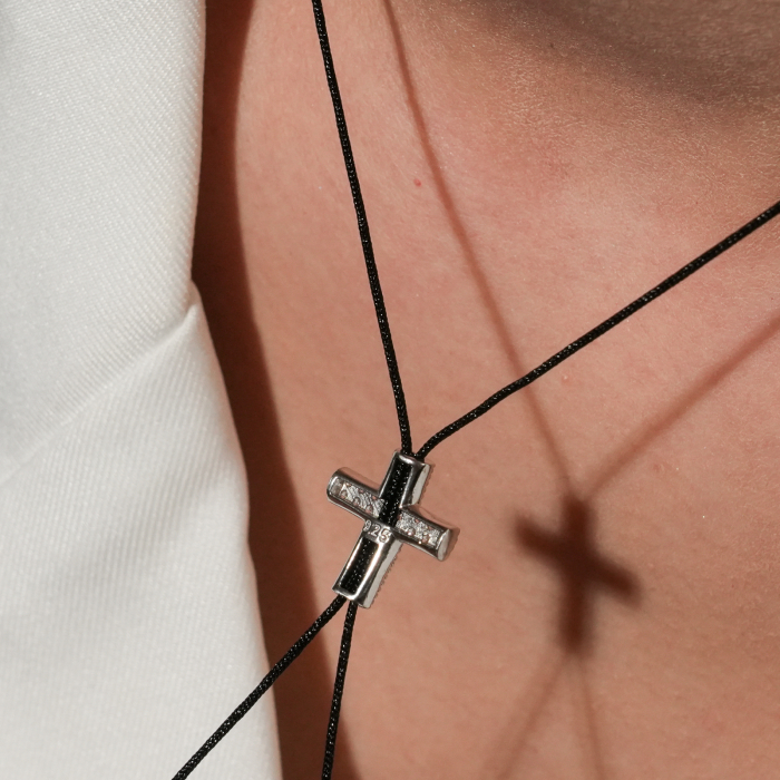 COLIER DIN SFOARA NEAGRA CU PANDANT CRUCE [1]