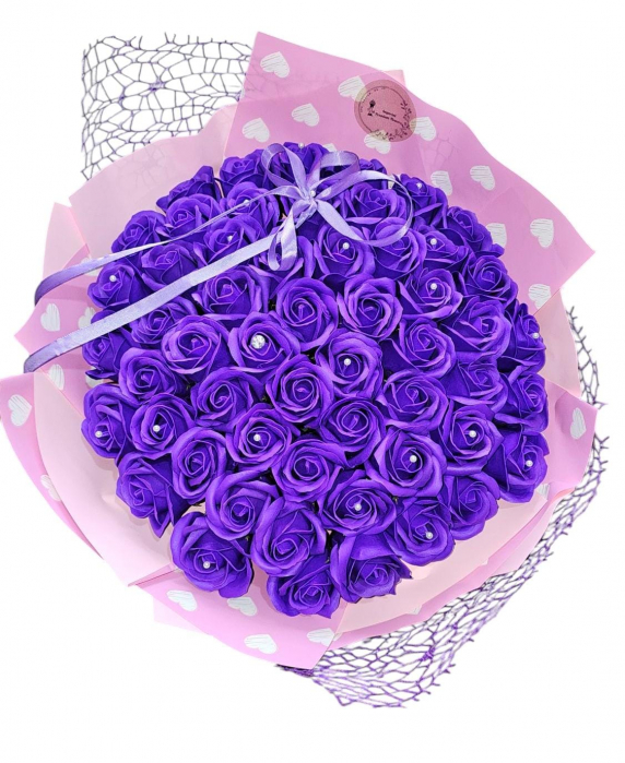 Buchet 55 Trandafiri din Săpun Mov cu Diamant și Perle – Ambalaj Premium [1]