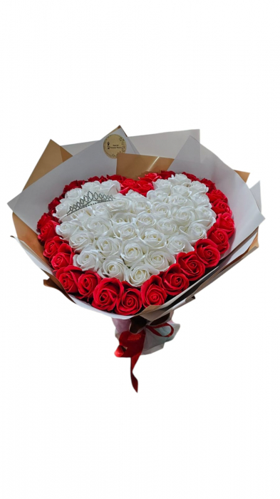 Buchet 63 trandafiri de săpun în formă de inimă cu coroniță [1]