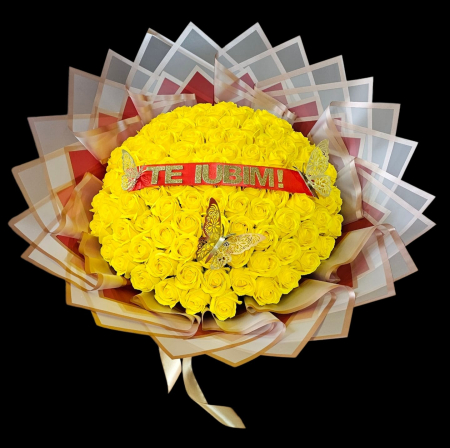 Aranjamente Florale Din Săpun - Buchet Radiant cu 101 Trandafiri de Săpun Galbeni, Fluturi Aurii și Panglică „Te Iubim!”