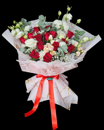 Buchete de Flori Naturale - Buchet Eleganță Clasică – Trandafiri Roșii & Eustoma Albă