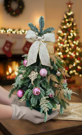 Colectie de Craciun - Aranjament de Craciun cu Brad Nobilis si Globuri