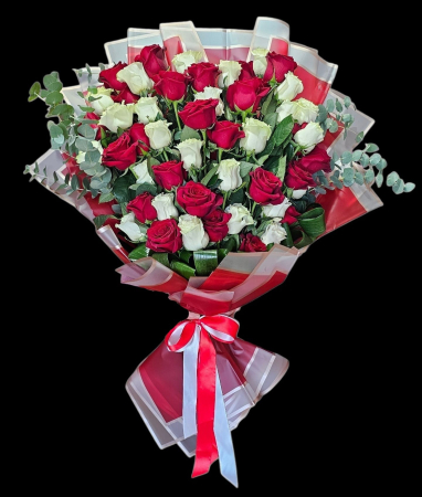 Buchete de Flori Naturale - Buchet „Contrastul Pasiunii” – 51 Trandafiri Mixț Roșu-Alb