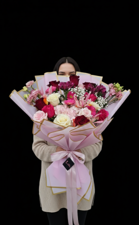 Valentine's Day - Buchet voluminos cu hortensie si trandafiri – Imperial Premium Flowers