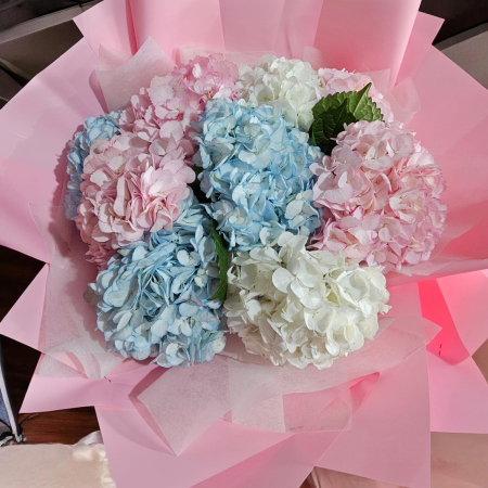 Valentine's Day - Buchet spectaculos din 9 hortensii colorate