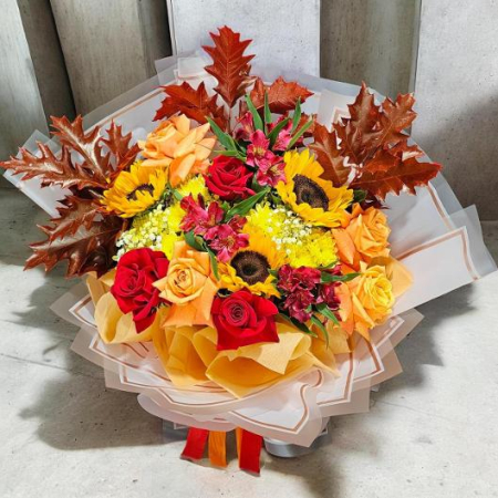 Buchete de Flori Naturale - Buchet Tomnatic cu Floarea-Soarelui și Trandafiri