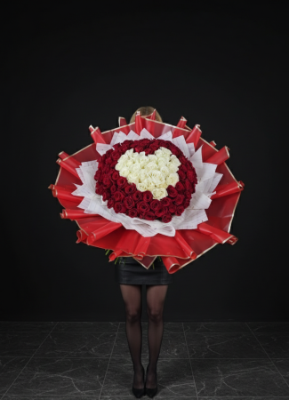 101 Trandafiri Naturali - Buchet urias cu 101 trandafiri naturali si inima alba