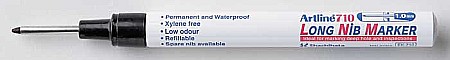 Markere cu destinatie speciala - Marker ARTLINE 710, pentru locuri greu accesibile, corp metalic, varf lung, 1,0mm - negru