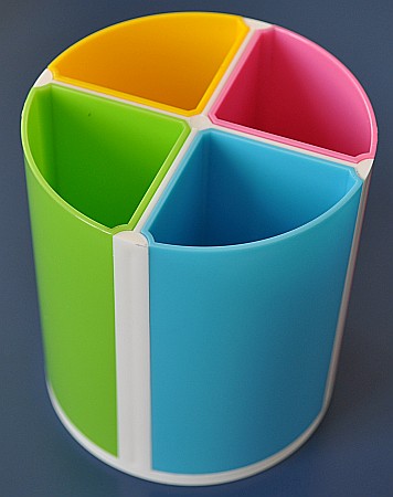 Suport plastic pentru instrumente de scris, cilindric, 4 compartimente , KEJEA - culori asortate
