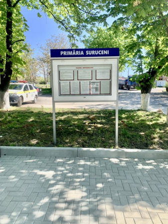 Primăria - Panou informativ exterior