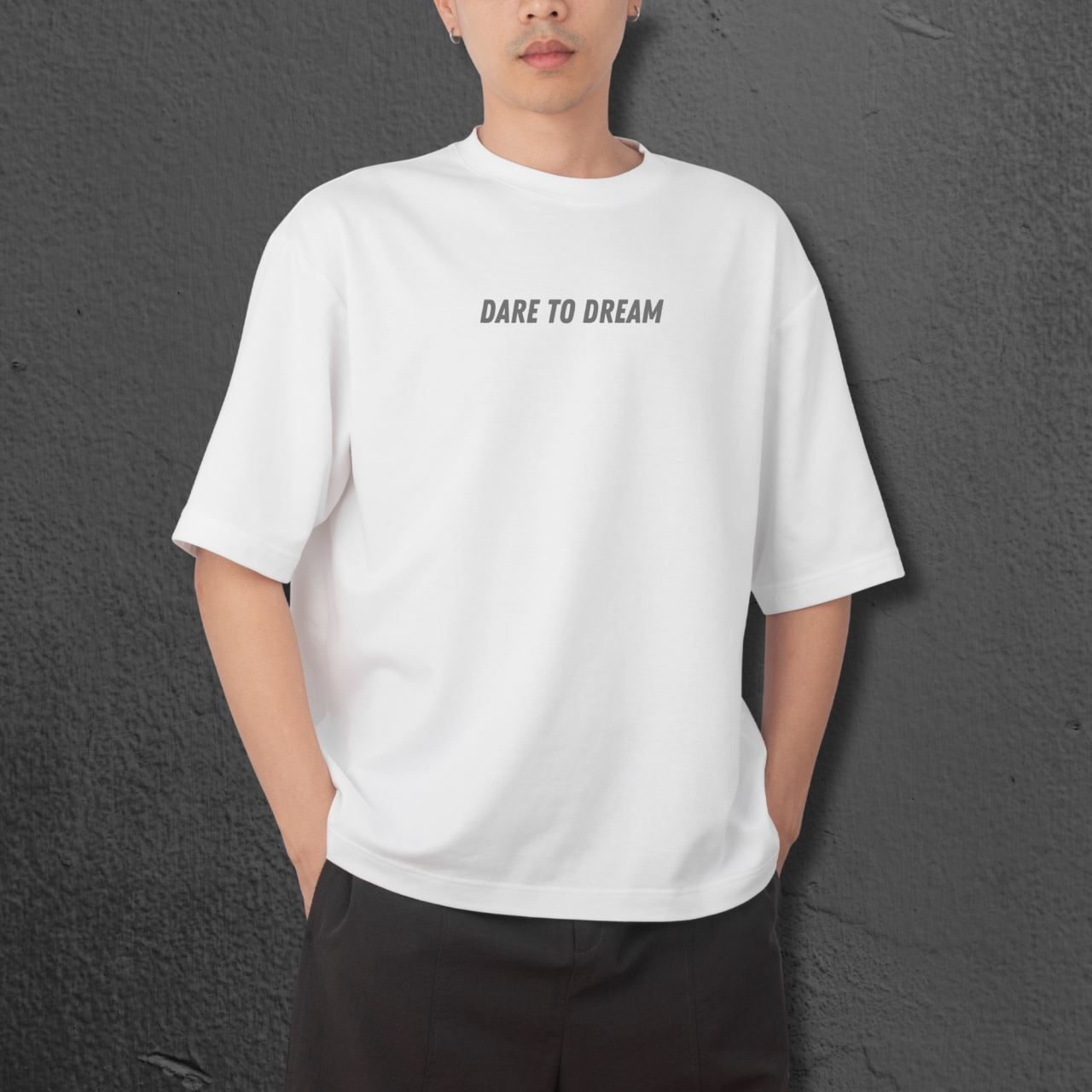 Tricou “Dare to Dream” – Oversized Streetwear Unisex – Alb / Negru [1]