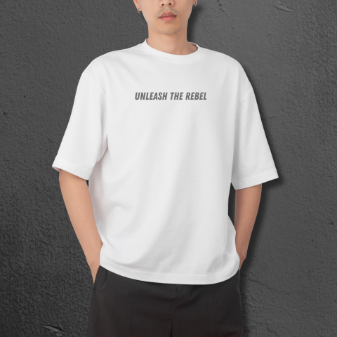 Tricouri Oversized - Tricou “Unleash the Rebel” – Oversized Streetwear Unisex – Alb / Negru