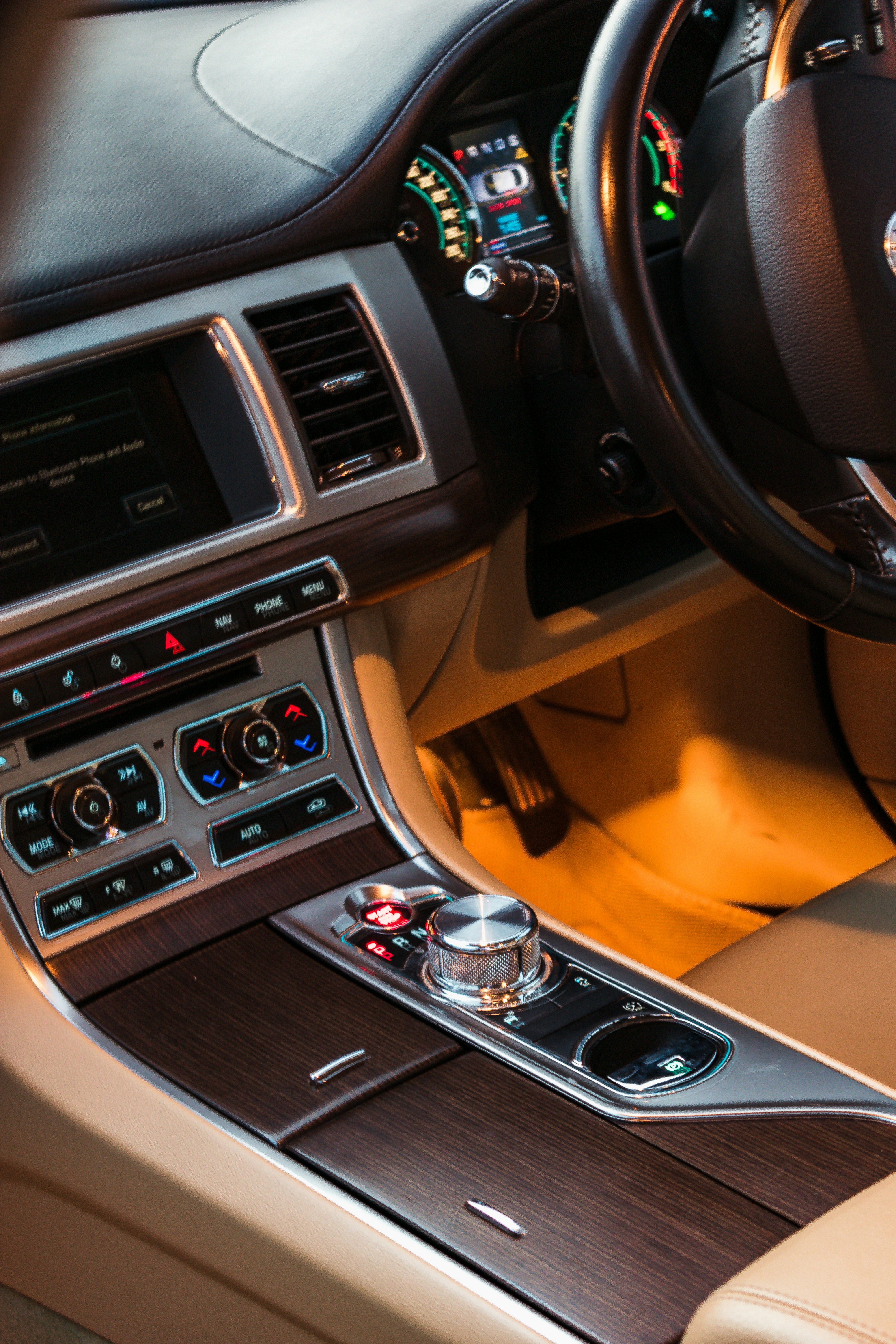 Cele mai bune accesorii auto electronice pentru 2026