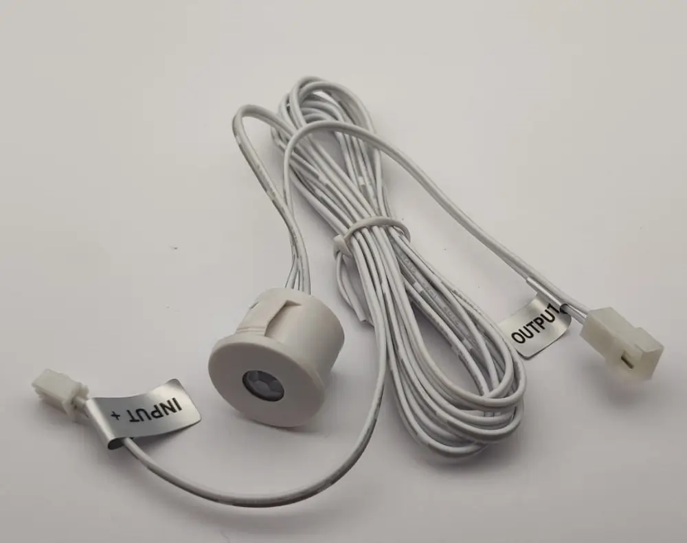 Senzor de prezență 12V 360° cu montaj pe fir pentru bandă LED, detectare automată, culoare albă [1]