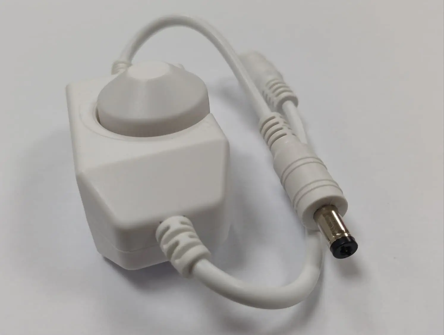 Variator Dimmer Tensiune 12V/2A Montaj pe Fir cu Mufa 5.5x2.1 mm - Control Lumini Efficient [1]